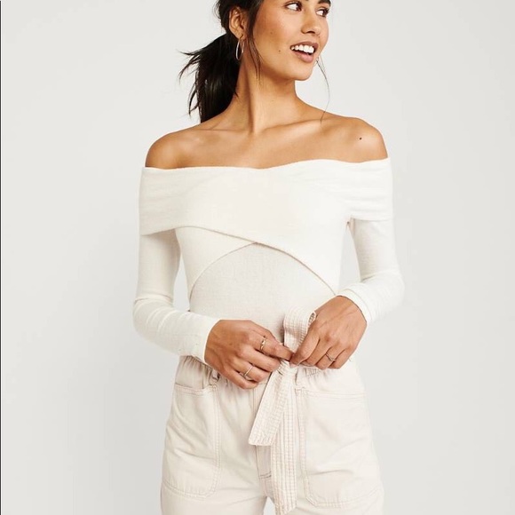 Abercrombie & Fitch Tops - Abercrombie off the shoulder long sleeve